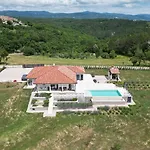 Forest بوزت